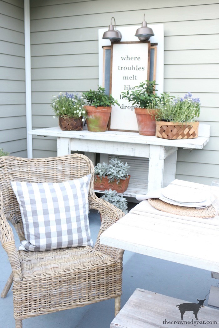 How to Create an Outdoor  Serving Station