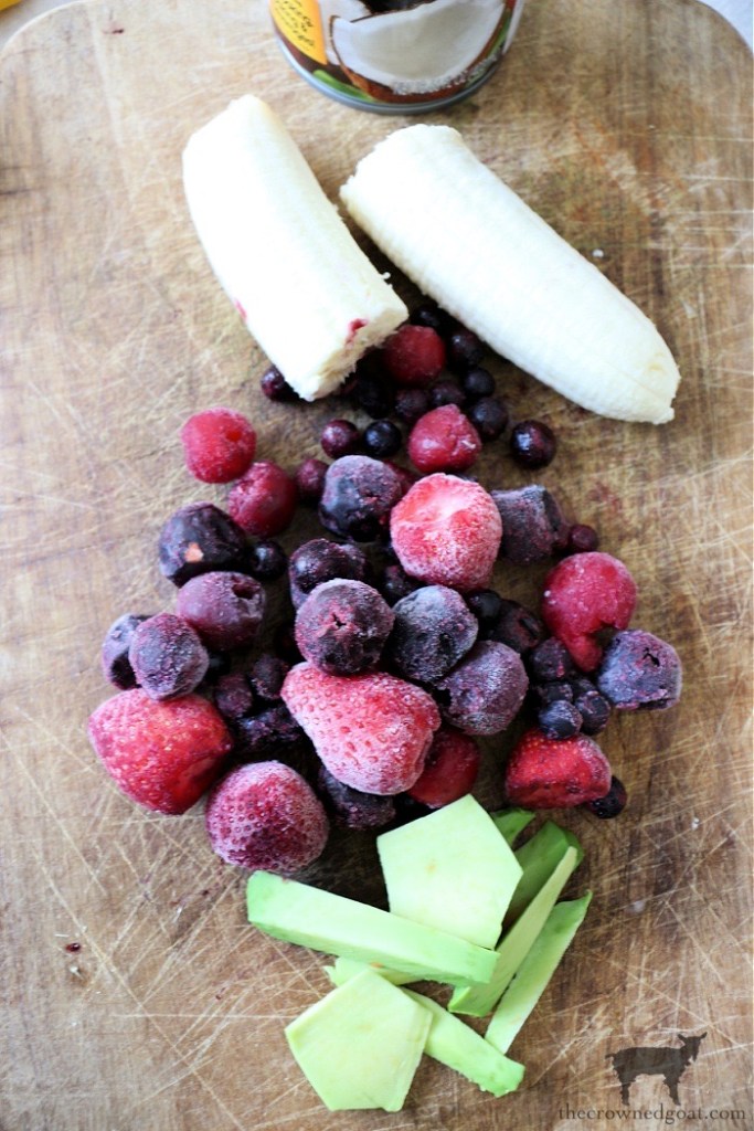 How to Save Time with Smoothie Prep Packets: Berries and Bananas-The Crowned Goat 