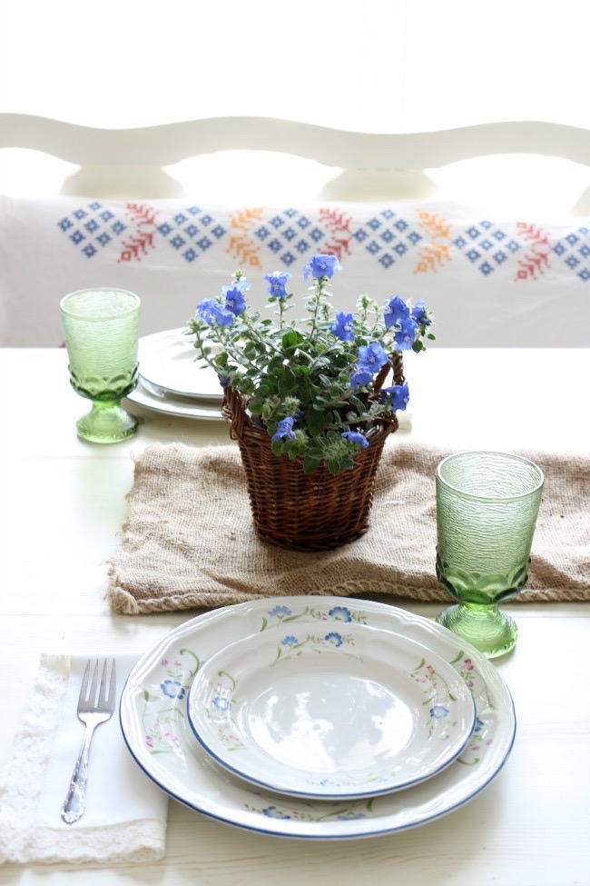 Easy Summer Tablescape